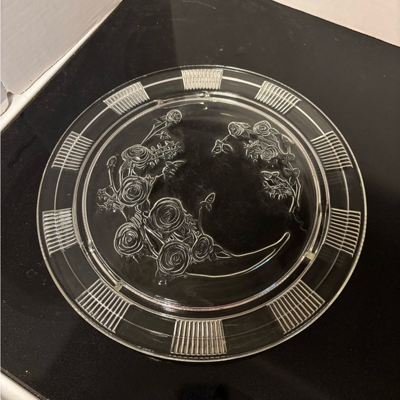 Vintage glass cake plate - Picture 1 of 4